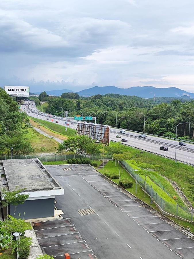 Putra 1 Pool Homestay Bandar Seri Putra Kampong Sungai Buah 외부 사진