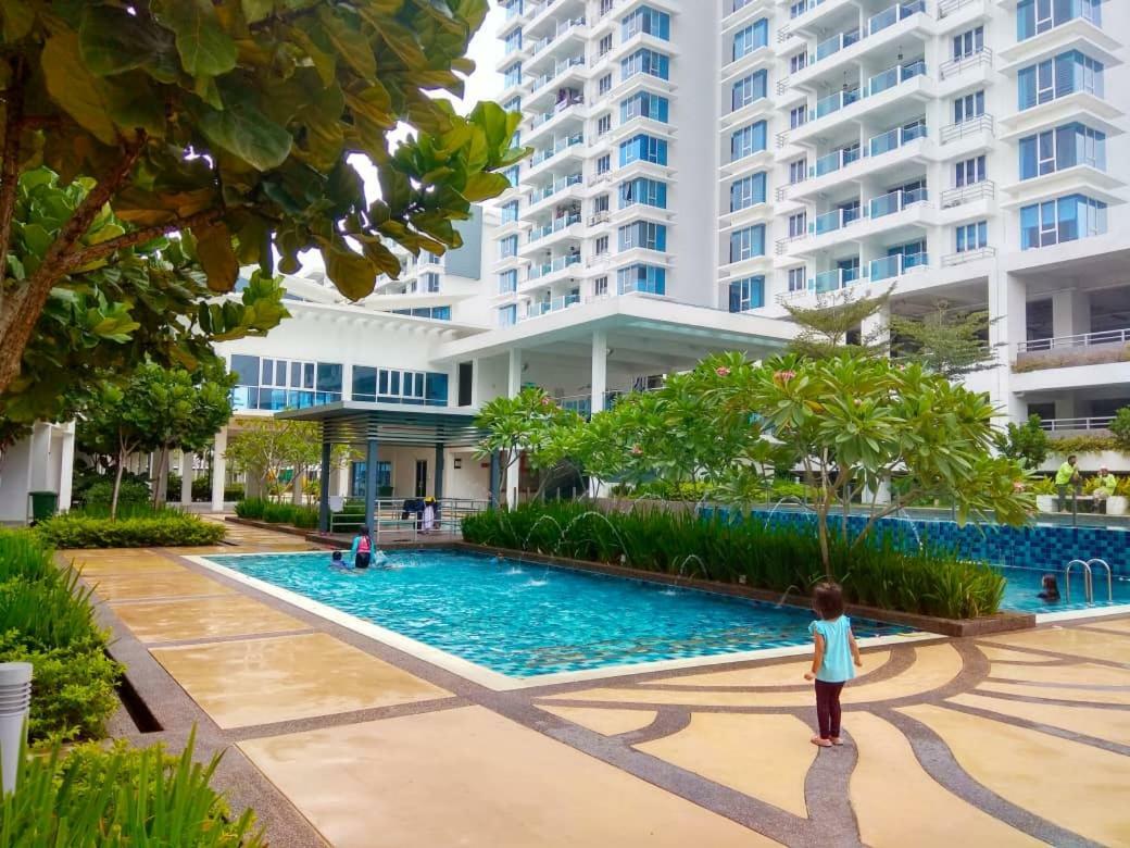 Putra 1 Pool Homestay Bandar Seri Putra Kampong Sungai Buah 외부 사진