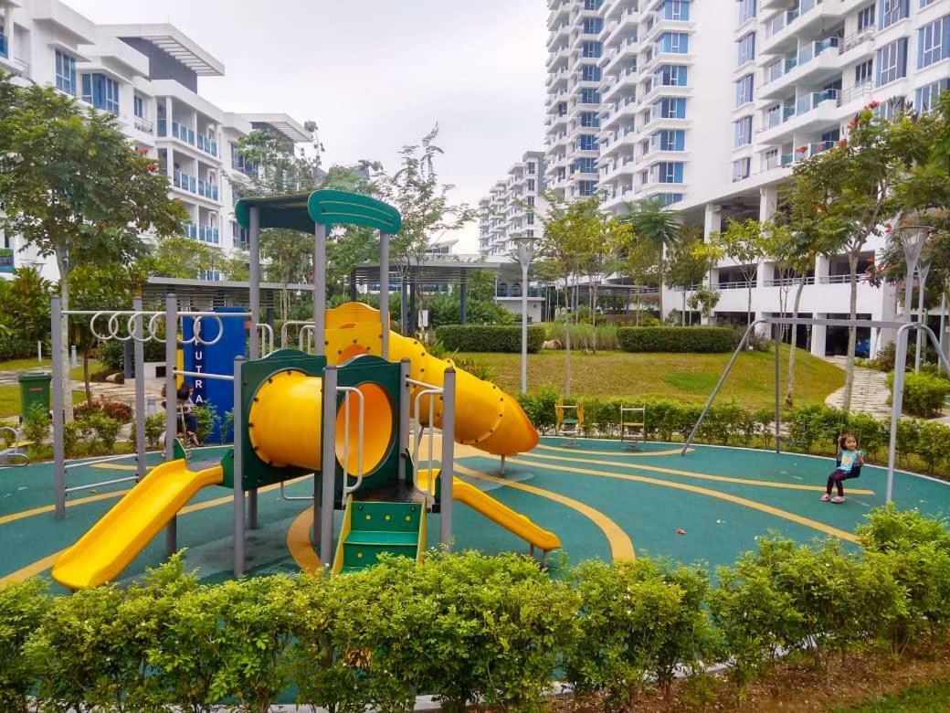 Putra 1 Pool Homestay Bandar Seri Putra Kampong Sungai Buah 외부 사진