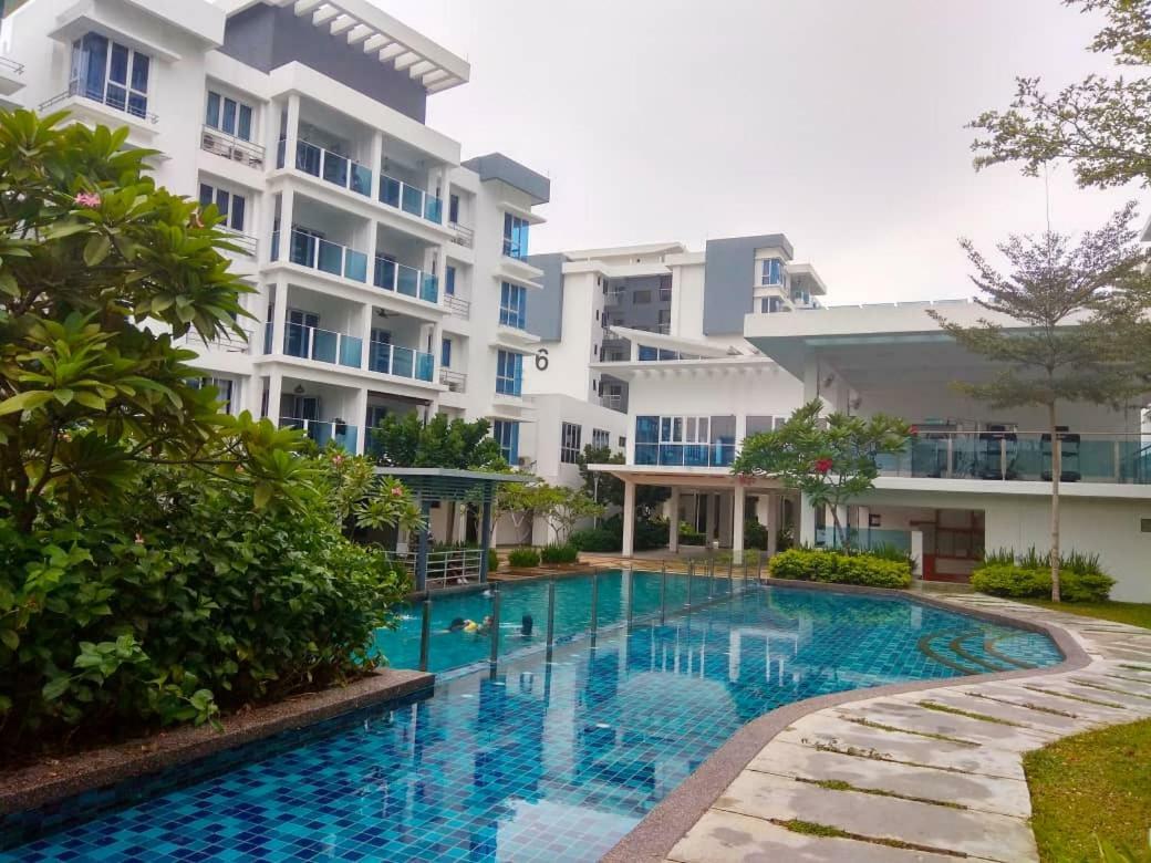 Putra 1 Pool Homestay Bandar Seri Putra Kampong Sungai Buah 외부 사진